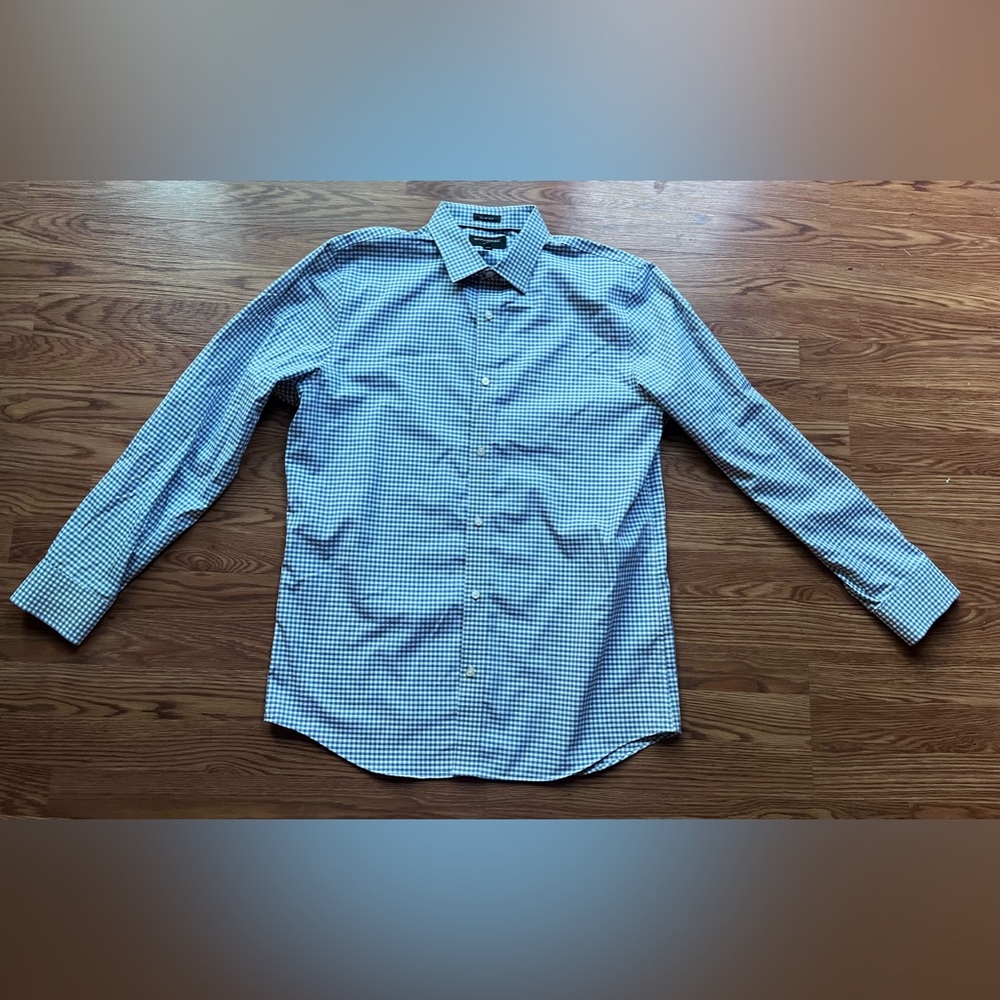 Banana Republic Factory. Non-Iron, Slim Fit. Sz L. Excellent preowned condition.
